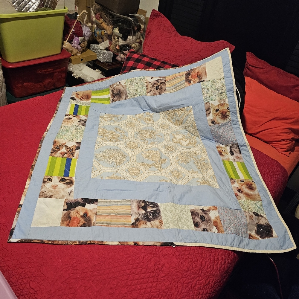 Handcrafted Quilted Cat Faces 🐱 Quilt machine sewn Approximately 43" x 47"